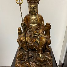 老銅【地藏王菩薩】一尊，此尊菩薩皮殼老辣，包漿油潤，品像極好，緣者 請～重量：8.76斤尺寸：高55公分，寬17公分 歷史價格詳細信息