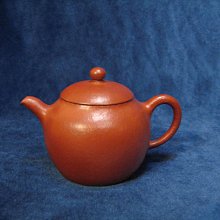 @@@六合堂@@@清 乾隆 ㄧ龍款  參考年代：清乾隆。 紫砂壺，壺上的銘文必為鑑賞重點，因為「字因壺傳，壺因字貴」。 歷史價格詳細信息