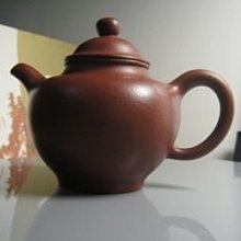 早期宜興手工紫砂•台灣實名認證賣家．文革時代•平蓋圓壺•早期絕版優質底槽青土胎•水色油亮•型美•完整無瑕疵! 歷史價格詳細信息