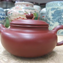 順治爺~w171《早期收藏紫砂壺》大紅朱泥如意套壺（一壺4杯）@7孔.380cc-顧景舟.啜墨看茶@26800元起標 歷史價格詳細信息