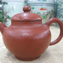 順治爺~w171《早期收藏紫砂壺》大紅朱泥如意套壺（一壺4杯）@7孔.380cc-顧景舟.啜墨看茶@26800元起標 歷史價格詳細信息