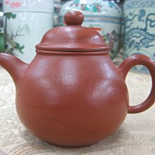 順治爺~w171《早期收藏紫砂壺》大紅朱泥如意套壺（一壺4杯）@7孔.380cc-顧景舟.啜墨看茶@26800元起標 歷史價格詳細信息