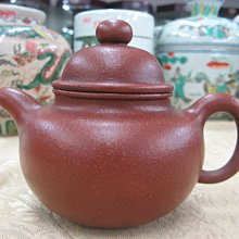 順治爺~w171《早期收藏紫砂壺》大紅朱泥如意套壺（一壺4杯）@7孔.380cc-顧景舟.啜墨看茶@26800元起標 歷史價格詳細信息