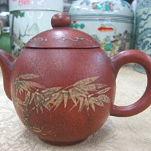 順治爺~w171《早期收藏紫砂壺》大紅朱泥如意套壺（一壺4杯）@7孔.380cc-顧景舟.啜墨看茶@26800元起標 歷史價格詳細信息