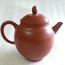 早期朱泥小品壺，厚朱泥土胎，蓋刻大清乾隆年，單孔出水，蓋孔蓋住不出水呈現，淋熱水後，出水呈現，容量100CC 歷史價格詳細信息