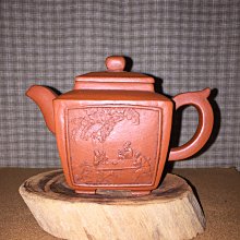 早期紫砂壺---提樑款式，柴窯燒製，泥料:段泥高溫窯變，9孔出水，空壺容量約370CC 歷史價格詳細信息