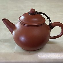 紫砂壺（朱泥）〔中國宜興ㄧ九六三年〕[前墅古龍窯燒][古陽羨原土紫砂泥]長約15.5cmx高約9.5cm〔約240cc〕 歷史價格詳細信息