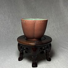 宜興朱泥壺，上自明末清初，下迄清末民初，老朱泥珍稀古壶珍貴朱泥壺存世慎少，有歷史價值蓋有嗑傷薄胎朱泥壺存世保存少，燒製陶土如鋼鐵一般硬骨，稀有保值詩句款 歷史價格詳細信息