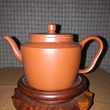 早期紫砂壺---提樑款式，柴窯燒製，泥料:段泥高溫窯變，9孔出水，空壺容量約370CC 歷史價格詳細信息