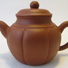 《藏寶閣》《臻品》S606-2《7孔.500cc》清灰堆泥福壽如意壺，孝陸＠ 18500元 歷史價格詳細信息