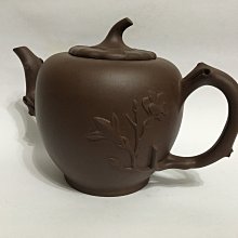 一廠白標期 紫泥調段砂底款:王國芳 容量:260cc@壺藝園 歷史價格詳細信息