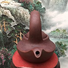 早期紫砂茶倉: 泥料:老紫泥(底槽青)，花蝶泥繪款式，圓甕茶葉儲存罐，水實測容量約4500CC 歷史價格詳細信息