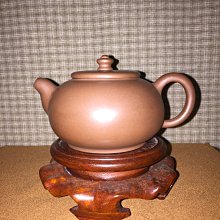 早期紫砂壺: 泥料:老清水泥，壺款:標準水平鬥茶小品款式一組(1壺+1茶盤+4小品茗杯)，免運特價讓藏 歷史價格詳細信息