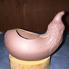 早期紫砂壺: 泥料:老紫泥(鐵砂紫泥)， 文旦壺款，單孔出水，空壺約200CC，特價讓藏，免運。 歷史價格詳細信息