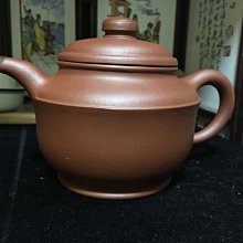 一廠白標期 紫泥調段砂底款:王國芳 容量:260cc@壺藝園 歷史價格詳細信息