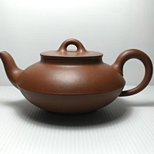 早期紫砂壺—小花瓶款式，泥料:老朱泥，獨孔出水，空壺容量約120CC 歷史價格詳細信息