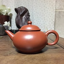 70年代末期，紫砂一廠綠標商品壺一對，謝曼倫款，魚球壺。紅泥20191 歷史價格詳細信息