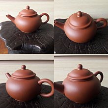 早期標準黑紫砂壺,手工刻字蓋子,壺身底印二泉,把手綁滕高貴好拿不滑手,淋熱水前後呈現，容量200cc 歷史價格詳細信息