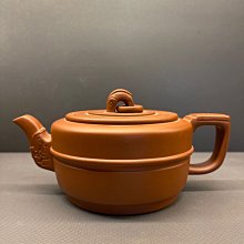 一廠白標期 紫泥調段砂底款:王國芳 容量:260cc@壺藝園 歷史價格詳細信息