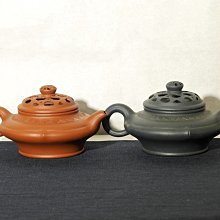 早期80年代宜興紫砂壺，約1982～83年，文革期泥料/清水泥製「蘭款」底款/中國宜興46章/蓋款無/全新未使用，未下水，品相如圖，單孔出水，約100cc單把價 歷史價格詳細信息