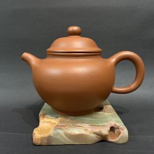 一廠白標期 紫泥調段砂底款:王國芳 容量:260cc@壺藝園 歷史價格詳細信息