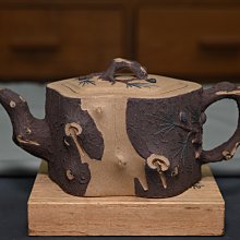 *晉瑞-紫砂*北京低調茶舍訂製.南罐小品意象.粗塑梨式.旋胚捏塑簡單工具成形.摹徐門風格結合潮汕功夫茶意象 歷史價格詳細信息