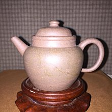 早期紫砂壺: 泥料:老清水泥，壺款:標準水平鬥茶小品款式一組(1壺+1茶盤+4小品茗杯)，免運特價讓藏 歷史價格詳細信息