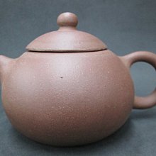 【150元起標無底價～全新➽品牌精選 SEOUL MATE 首爾妹】渲染藍鬆緊腰毛鬚鬚破損風後擺開衩質優牛仔長裙 (尺碼-L) 歷史價格詳細信息