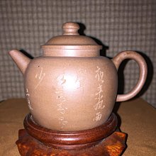 早期紫砂壺: 泥料:老清水泥，壺款:標準水平鬥茶小品款式一組(1壺+1茶盤+4小品茗杯)，免運特價讓藏 歷史價格詳細信息