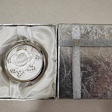 鏡子~優雅玫瑰鏡~典雅薔薇化妝鏡~玫瑰銀色摺疊鏡~全新未使用 價格比較,價格查詢,歷史價格詳細信息