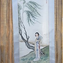 陳少梅一九零九年出生於湖南衡山的一本書香門第，故其印語稱：「家在洞庭衡嶽間」。    陳少梅是一個很有氣質的畫家，本應在繪畫藝術上取得更大的成就就，可惜在 歷史價格詳細信息