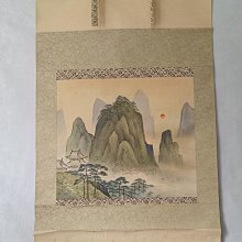 回流老畫，寫意山水畫，紙本原裱，尺寸155*33.5公分裝裱，100*29公分畫心，章款自查，實木軸頭，品相如圖所示，等待有緣人， 古玩 老貨 擺件【董先生】 歷史價格詳細信息