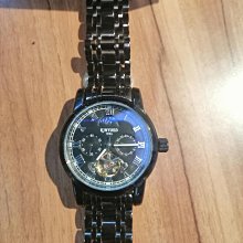 KINYUED 金悅達 奢華時尚雜誌款水滴鑲鑽刻度 鏤空花雕陀飛輪 日月星辰 三眼 國王錶 精鋼帶型男錶【S & C】 歷史價格詳細信息