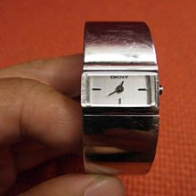 美國DKNY 女性 超閃亮雙圈晶鑽+珠母貝 中大型鋼帶錶【真品超低價可刷卡】 歷史價格詳細信息