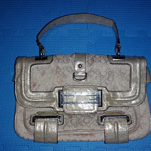 【GUESS】金屬LOGO菱格縫線短夾-綠 歷史價格詳細信息