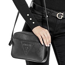 ????????Guess 經典防刮櫻花粉/黑色 woc包 出清價現貨 歷史價格詳細信息