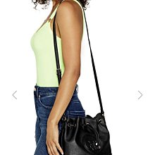 ????????Guess 經典防刮櫻花粉/黑色 woc包 出清價現貨 歷史價格詳細信息