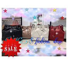 ????????Guess 經典防刮櫻花粉/黑色 woc包 出清價現貨 歷史價格詳細信息