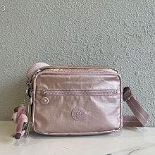 Kipling 猴子包 K15289 深藍彩虹背帶 斜背 肩背 保溫袋餐包  防水 限量-雙喜生活館 歷史價格詳細信息