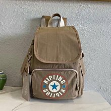 熱銷Kipling 猴子包 K12671 金屬粉 輕量 多夾層時尚雙肩後背包 兩側有口袋 實用經典 旅行 出遊 防水 中款 限時優惠 明星大牌同款包包 歷史價格詳細信息