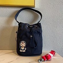 熱銷Kipling Doraemon 聯名系列 猴子包 KI4160  手機包 休閒 輕量斜背肩背包 日常 旅遊 限時優惠 明星大牌同款包包 歷史價格詳細信息