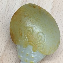 和闐黃玉 稀有珍品 巧雕【喜從天降 福到眼前】手盤件(值得收藏)約4.8ㄨ3.6ㄨ2cm(79.3g)=A3-342 歷史價格詳細信息