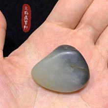 籽料新疆和闐白玉 獨籽灑金皮 金包玉 有開窗 整塊都是肉，肉細，真皮色，無二度上色 歷史價格詳細信息