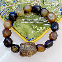 和闐玉山料隨型手鏈，適合女士戴，沒有沒女裂珠，佩戴效果約8毫8214 歷史價格詳細信息