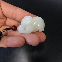 早期和田籽料白玉，紅皮巧雕麒麟板指，超低價出清 歷史價格詳細信息