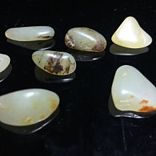 和闐玉烏蘭海碧玉蘋果綠手鏈，5毫米圓珠，無裂珠，有黑點圖可見8101 歷史價格詳細信息