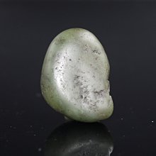 新疆和闐籽料豆子雕刻件吊墜掛件。手工雕刻高青白籽料，油膏料細 歷史價格詳細信息