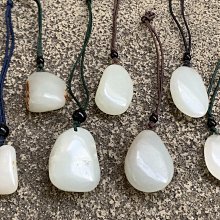 和闐白玉 籽料 喜慶滿堂玉珮 （ 雕喜鵲與絲瓜） 歷史價格詳細信息