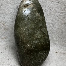 一和闐青玉一原籽一高12.3寬5.8厚5.1公分重502公克一 價格比較,價格查詢,歷史價格詳細信息