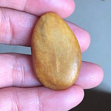 新疆和田玉羊脂玉真皮籽料喜上眉梢 玉墜  重量：25.94g.48.6/31.3/11.1mm皮子老氣 凝聚深邃  設計巧妙俏色巧雕 喜上眉梢 歷史價格詳細信息